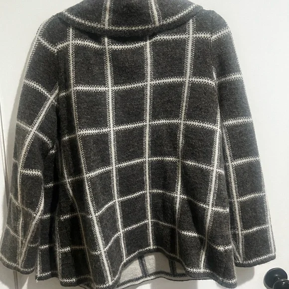 Ellen Tracy Gray and White Cowl Neck Sweater with Turtleneck - Picture 4 of 8